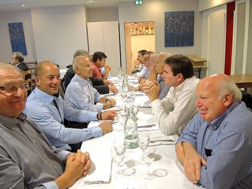 PASSATION DE POUVOIR LE 2 JUILLET AU RESTAURANT DU PONT NANTIN EN PRESENCE DE L'ADJOINT DU GOUVERNEUR SEBASTIEN DESSITER.HERVE BAZILE TRANSMET LE COLLIER A OLIVIER SAPET